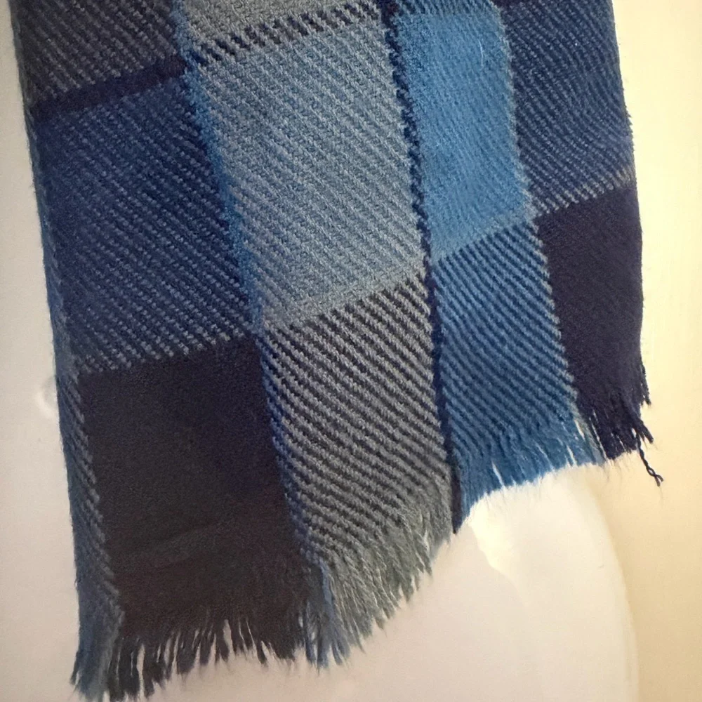 🩷 3/$18 Blue Plaid Scarf 12 x 46.5”